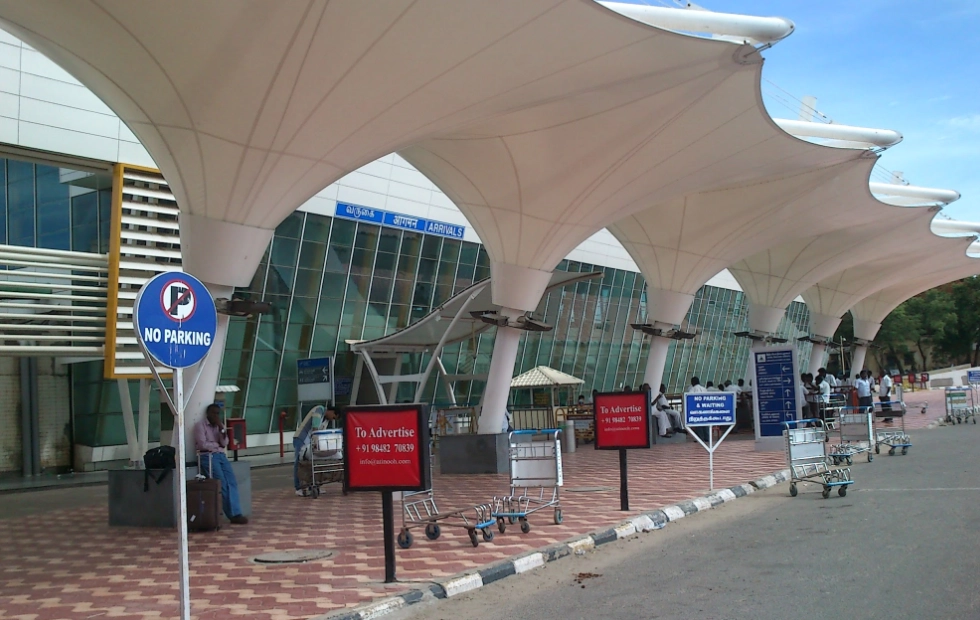 Reliable Innova Hycross airport transfer service in Coimbatore for on-time pickups and drops.